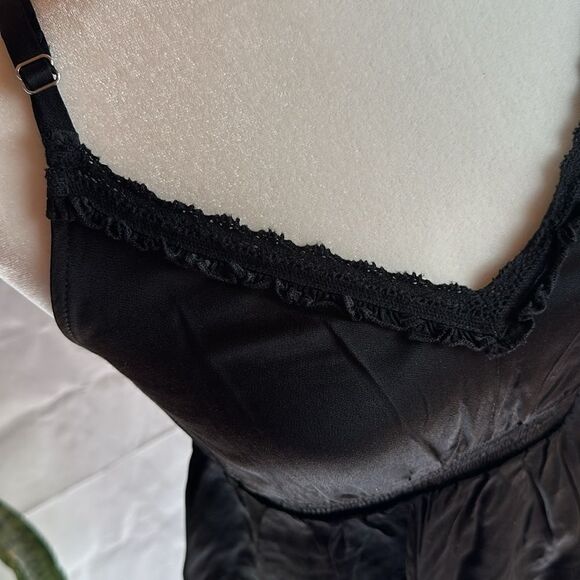 SHYANNE bustier Crop Top - Picture 3 of 8